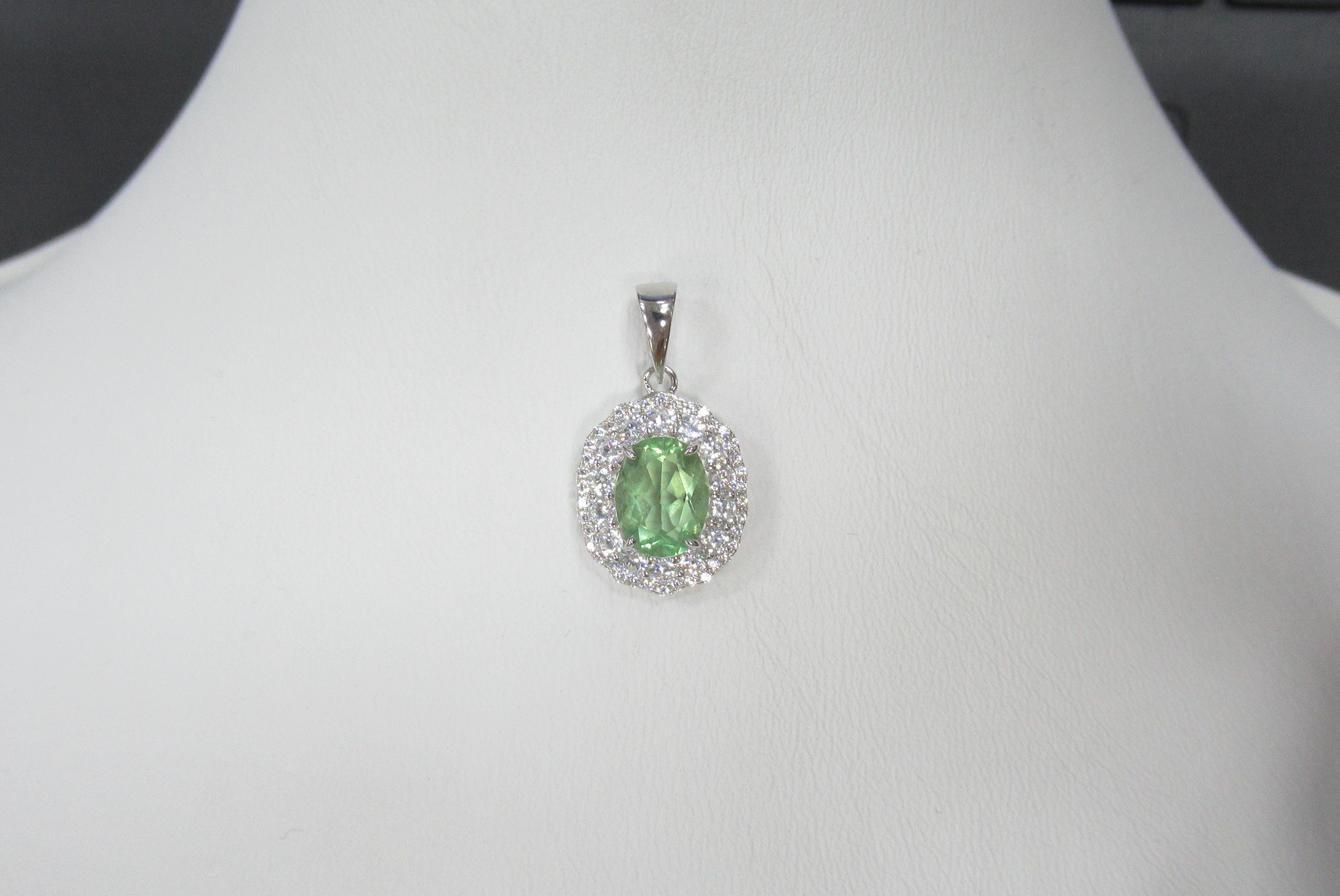 Серебряная подвеска с флюоритом